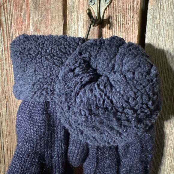 Cozy Navy Blue Cable Knit Mittens - Picture 4 of 4
